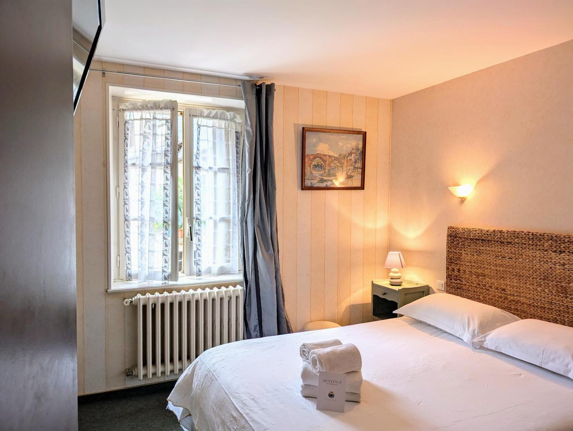 Hotel Restaurant Aux Armes D'Estaing - Kb Hotel Group Exterior photo